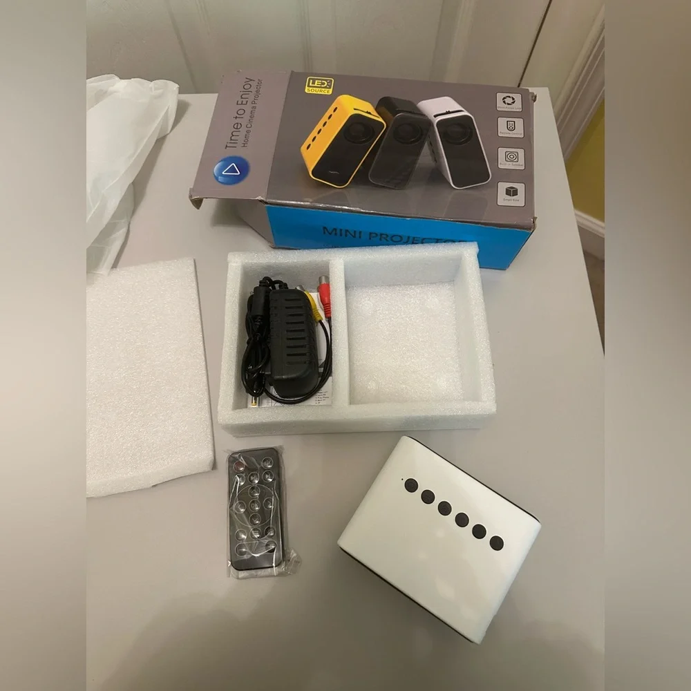 LED mini projector - Picture 6 of 9